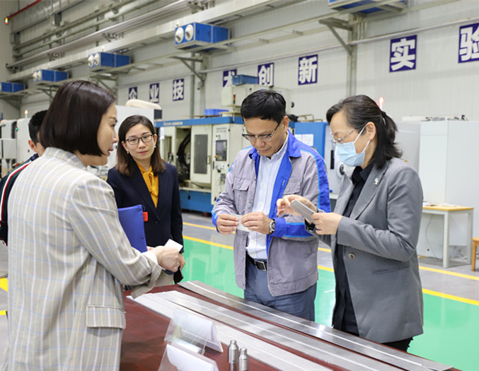 �������ܹ��ḱ��ϯ�����Ρ���еұ�𹤻���ϯ������һ�е��������籭���������й����������޹�˾���ŵ���ָ�����Ṥ��